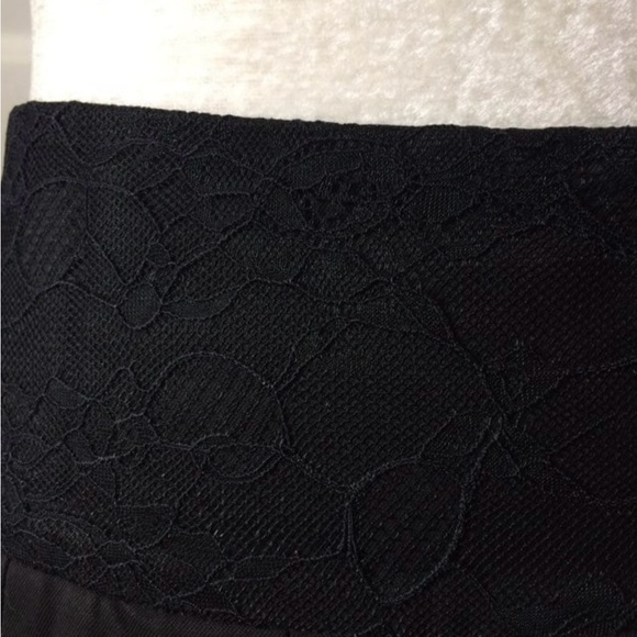 Bebe pleated double lined mini skirt w lace detail - Picture 3 of 5